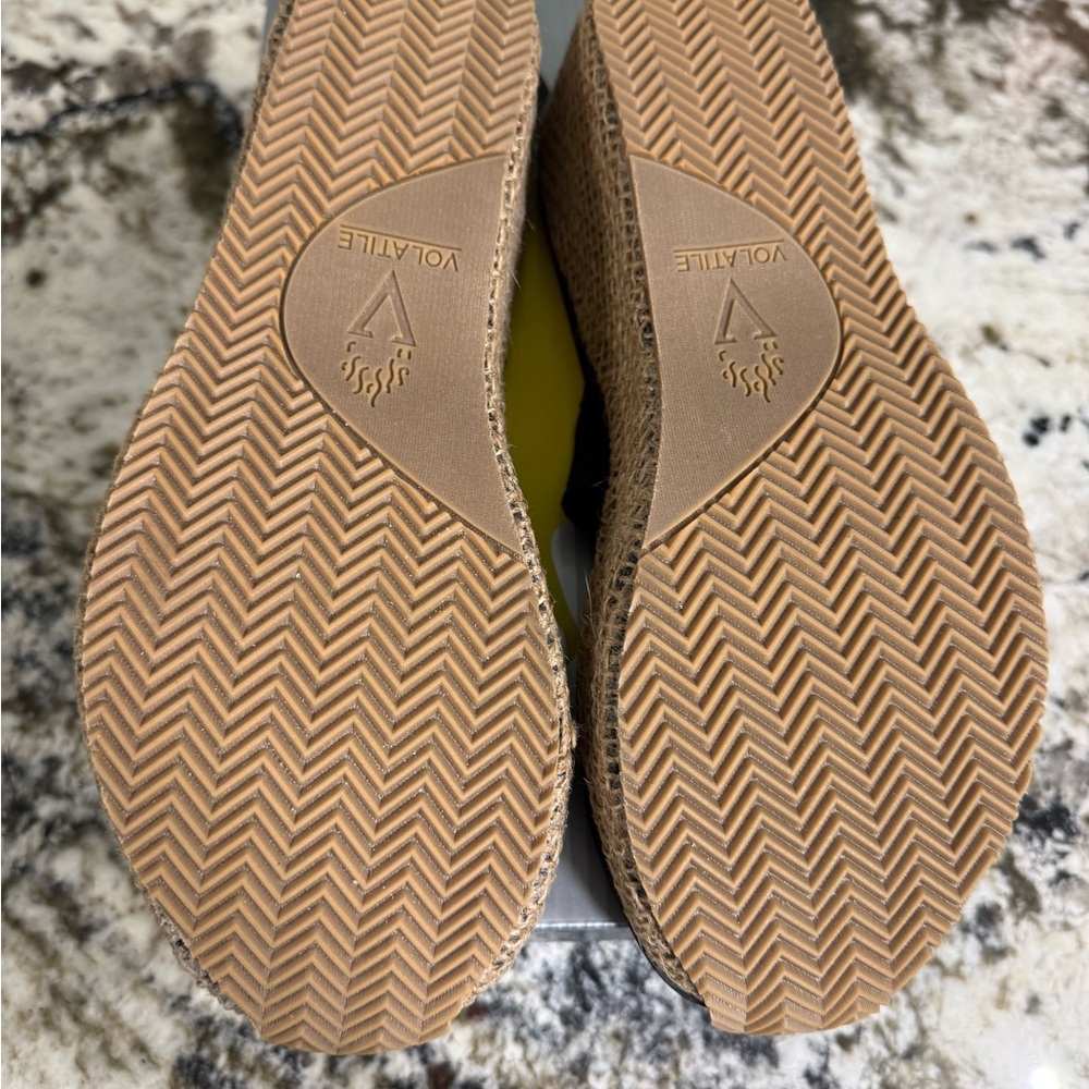 Volatile Black Espadrille Flip-Flops‎ - Picture 6 of 7